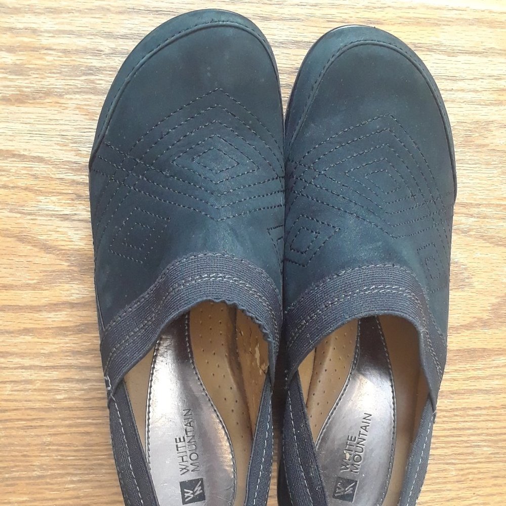 SALE!  Suede White Mountain Clog Shoes